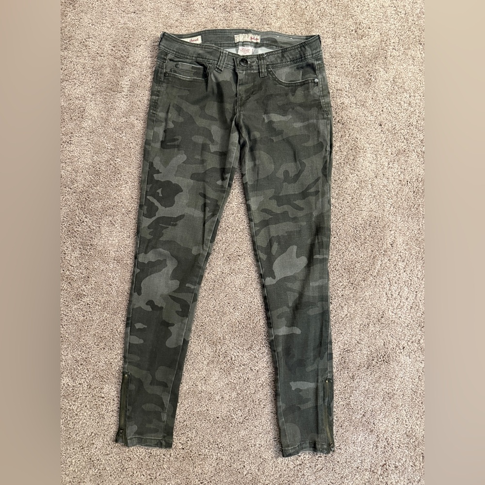 Jalate Camo Pant Junior size 5 Green Skinny Low Rise Stretchy Zipper Side Ankle